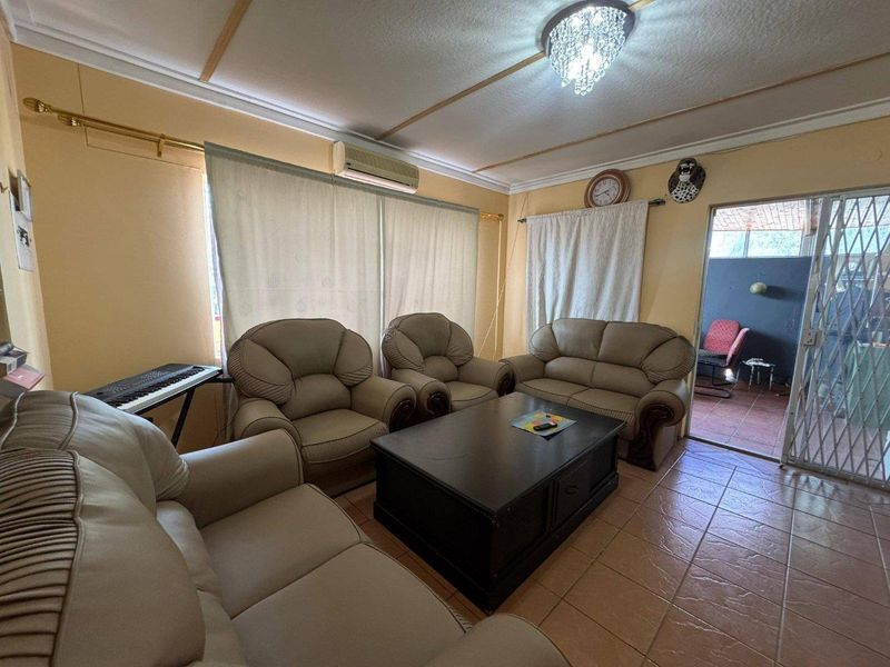 3 Bedroom House For Sale in Khomasdal - Photo 2