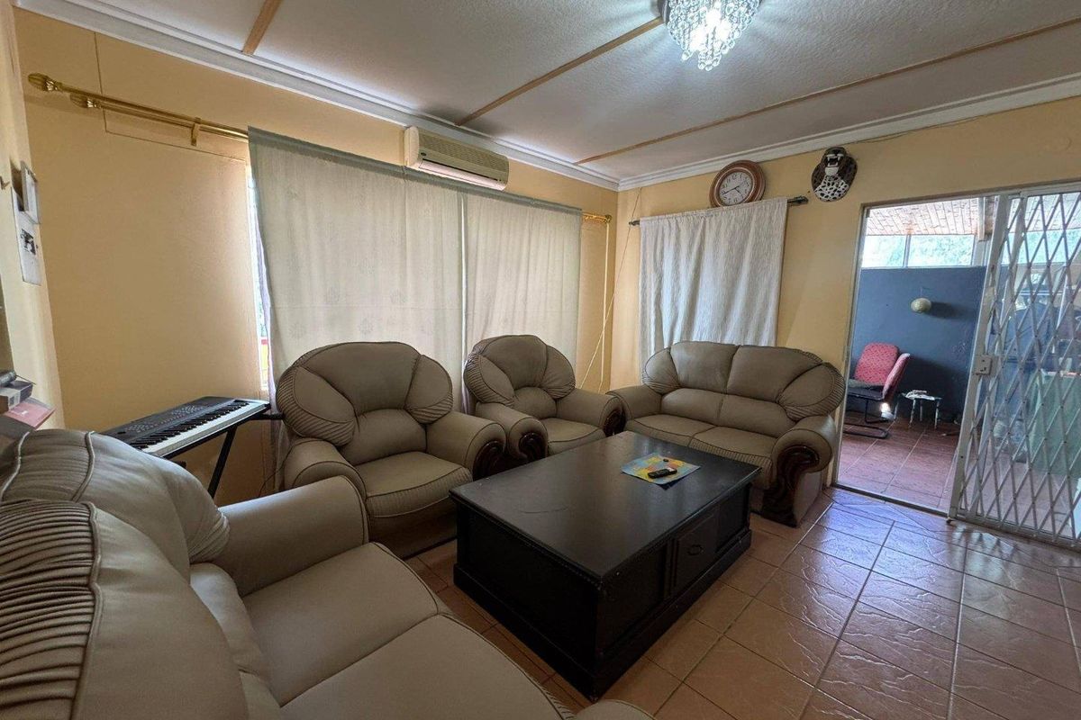 3 Bedroom House For Sale in Khomasdal - Photo 2