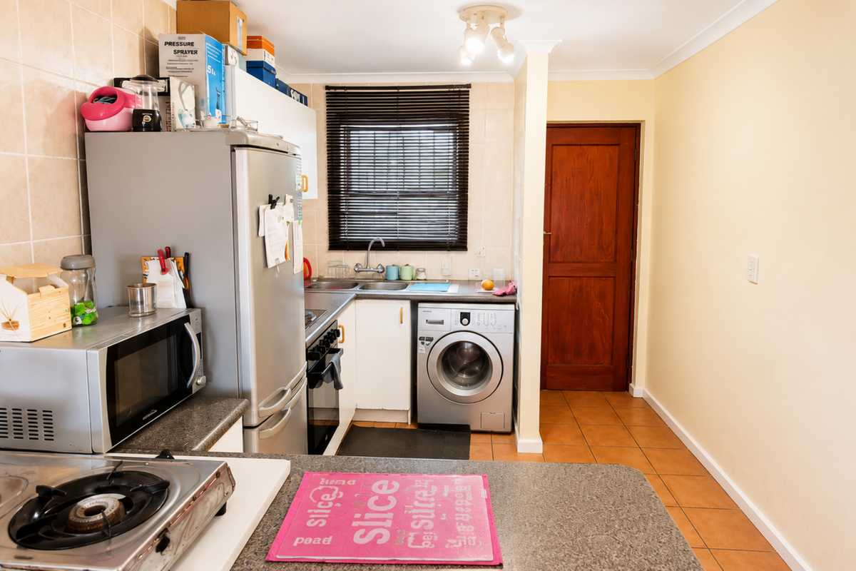 2 Bedroom Ground Floor Apartment For Sale - Photo 5
