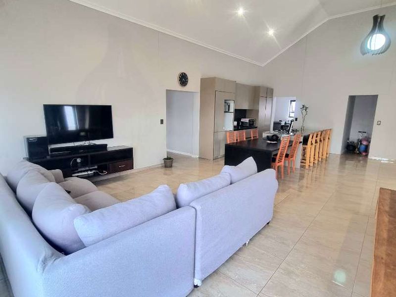 STUNNING HOME FOR SALE IN ELISENHEIM - Photo 5