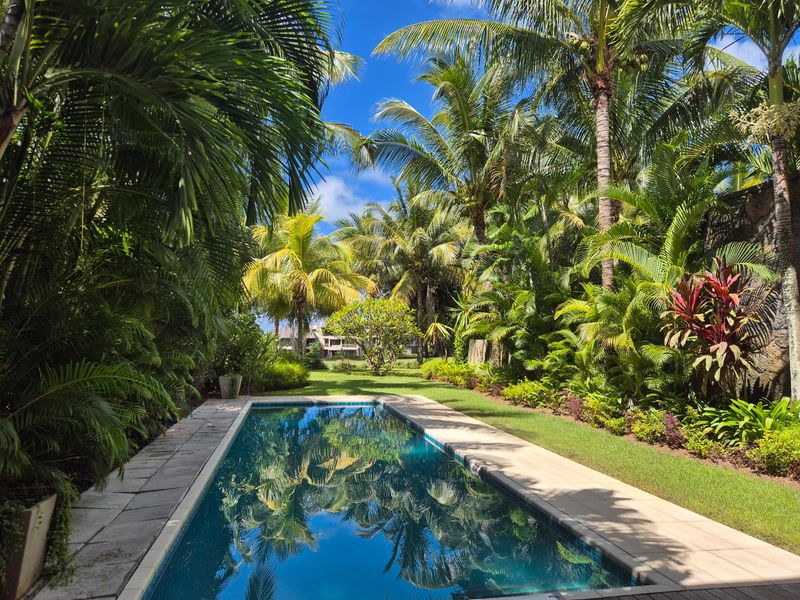 Luxury Redefined with Championship Golf Course Views. - Photo 8