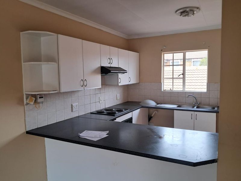 3 Bedroom Apartment for Sale - Photo 3