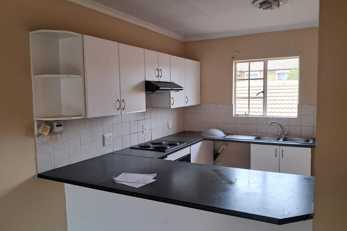 3 Bedroom Apartment for Sale - Photo 3