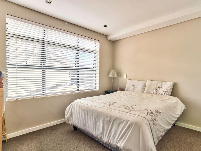 Stylish 1-Bedroom Apartment with Table Mountain Views, Parking & Storeroom — Airbnb Friendly - Photo 9