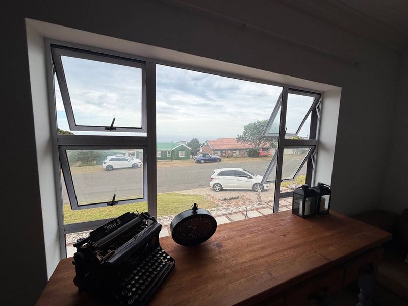 Modern Single-Level Cladded Brick Home with Ocean views - Photo 10