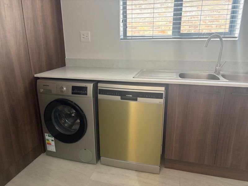 Brand New Simplex unit available to let - Photo 4
