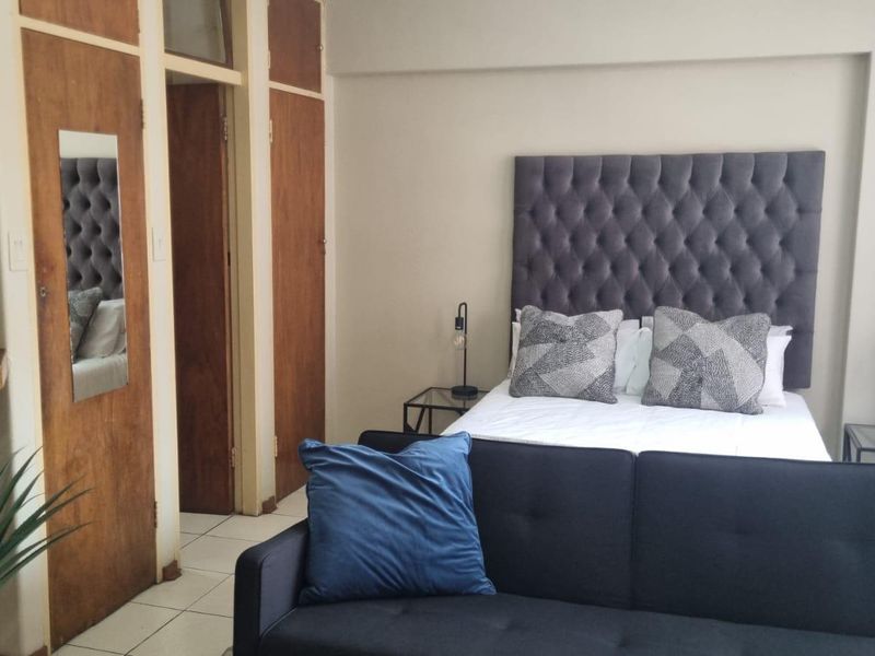 BRAAMFONTEIN,BACHELOR UNIT,R375000 - Photo 10