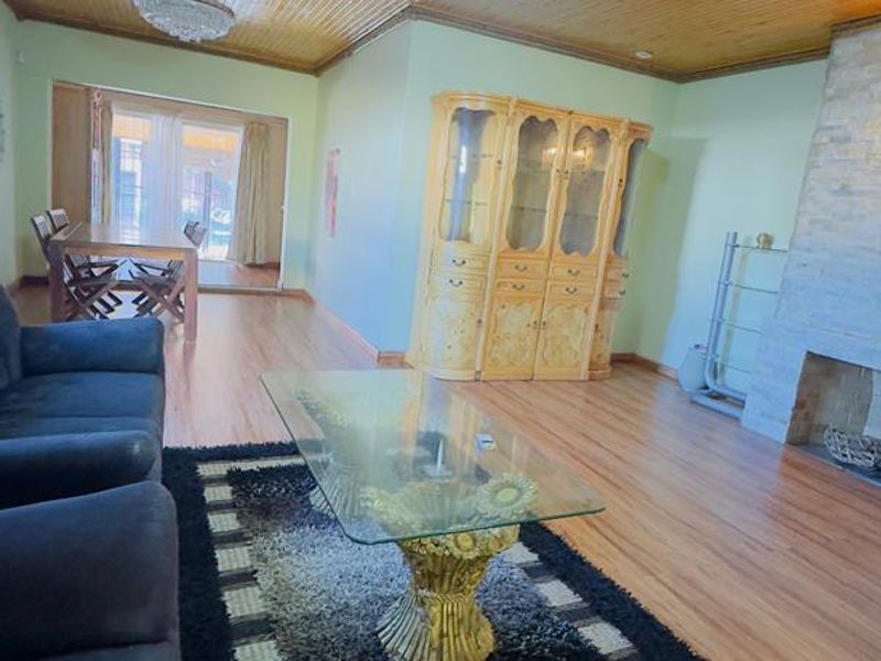 Freestanding House To Let - Photo 6