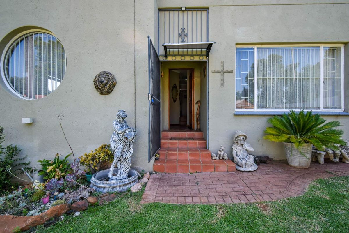 Cute as a button! - Photo 2