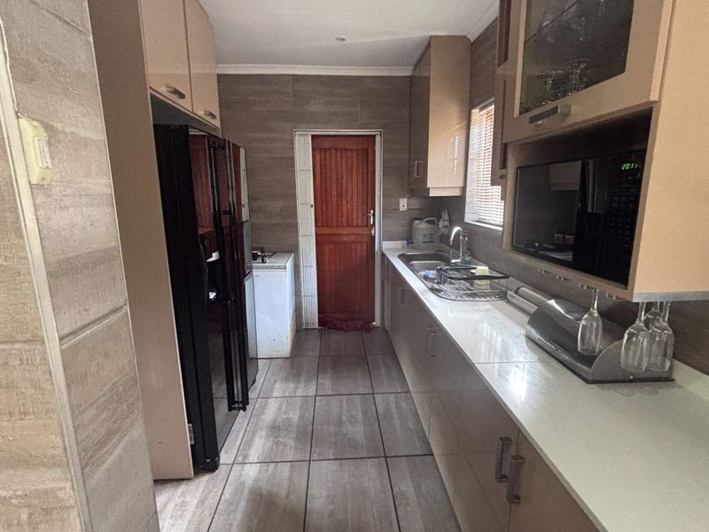 3 Bedroom House for Sale in Chasedene Estate, Pietermaritzburg - Photo 7