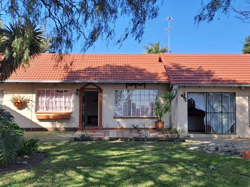 TLC Needed - Photo 3