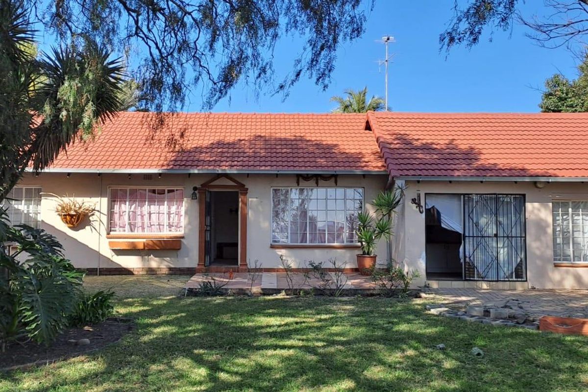 TLC Needed - Photo 3