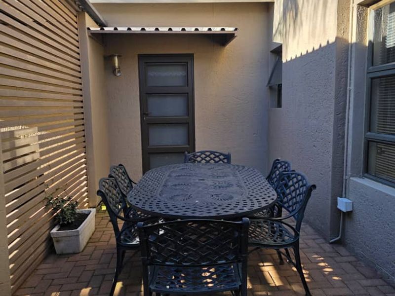 Stunning house at Windhoek Country Club - Photo 3