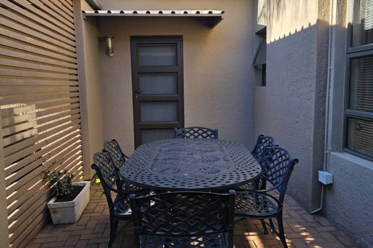 Stunning house at Windhoek Country Club - Photo 3