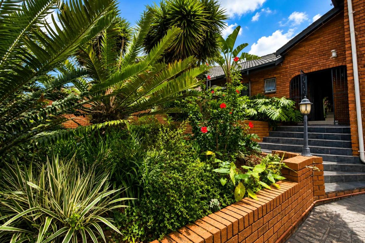 Beautiful 4 Bedroom House to rent - Photo 2