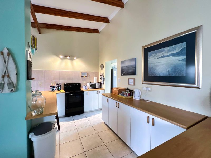 Charming Coastal Home or Airbnb Opportunity in Swakopmund! - Photo 10