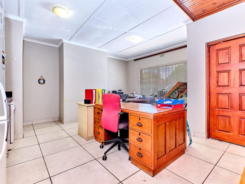 Versatile Multi-Unit Property for Sale – Excellent Investment Opportunity - Photo 4