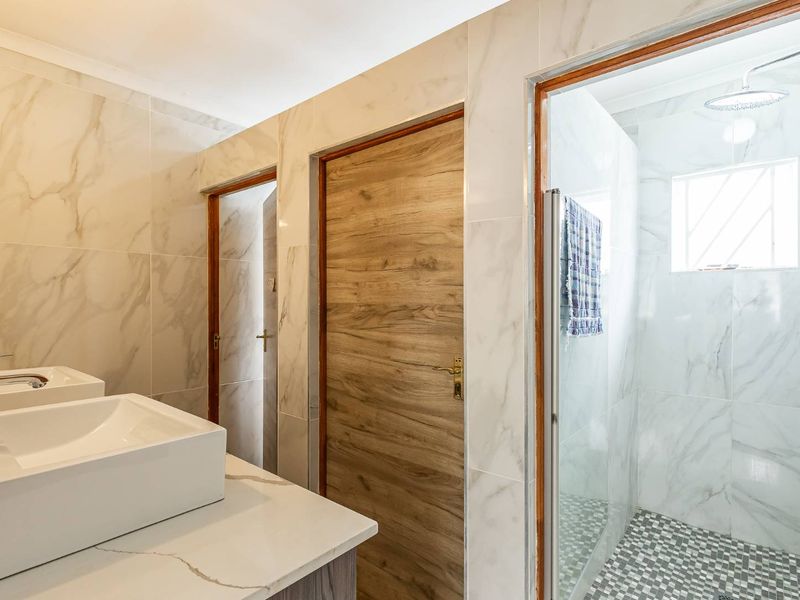 Large Property in Rylands - R3,575m - Photo 8