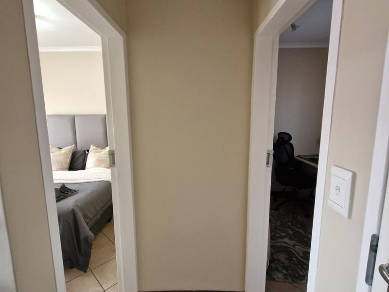 Stunning two bedroom top unit in Mooikloof Ridge Estate - Photo 10