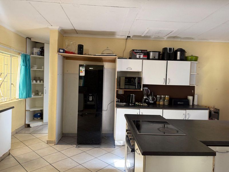 House for Sale Hochland Park Tauben Glen - Photo 2