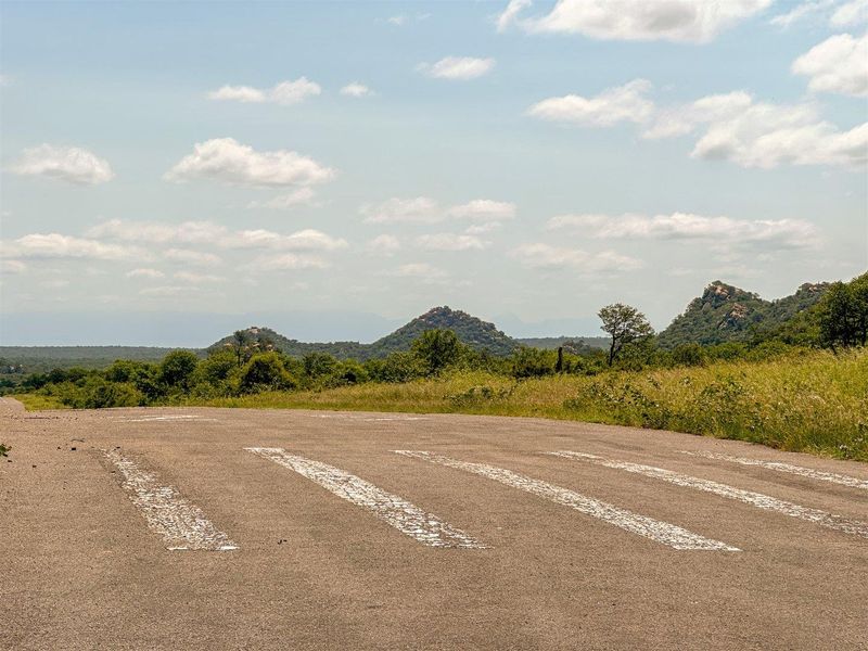 Big 5 game farm with extensive traversing - Photo 7