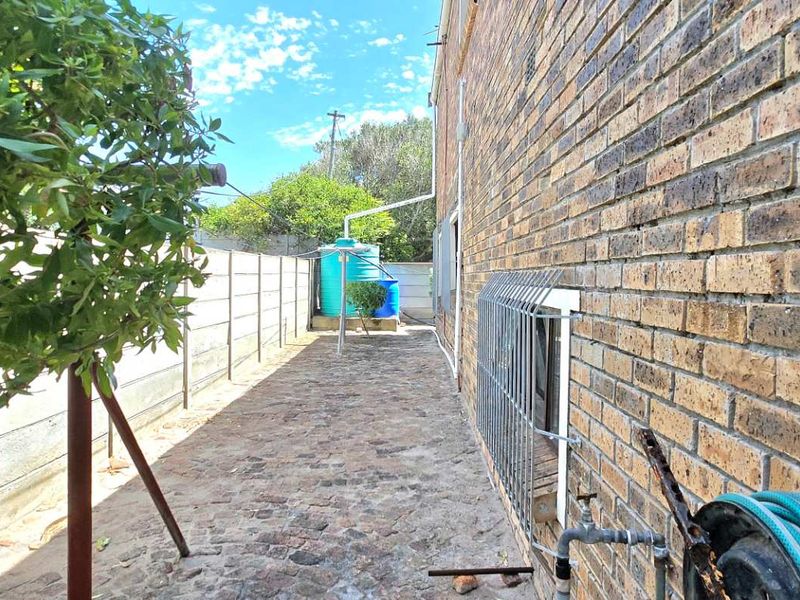 Kleinbaai Coastal Home Near Harbour – Ideal Investment, Holiday or Retirement Living - Photo 5