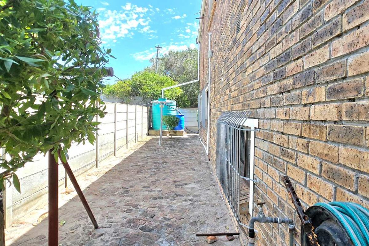 Kleinbaai Coastal Home Near Harbour – Ideal Investment, Holiday or Retirement Living - Photo 5