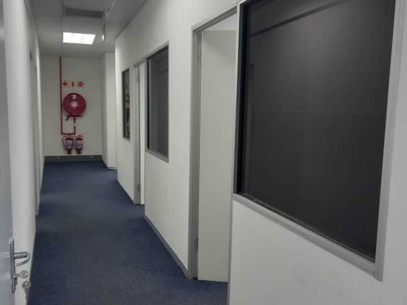OFFICE TO LET - Photo 2
