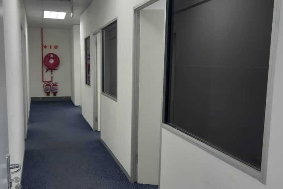 OFFICE TO LET - Photo 2