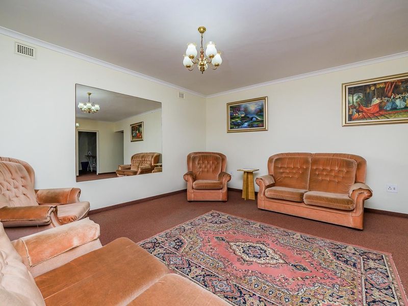 Charming Havenside Home with Flatlet and Ample Parking - Photo 5
