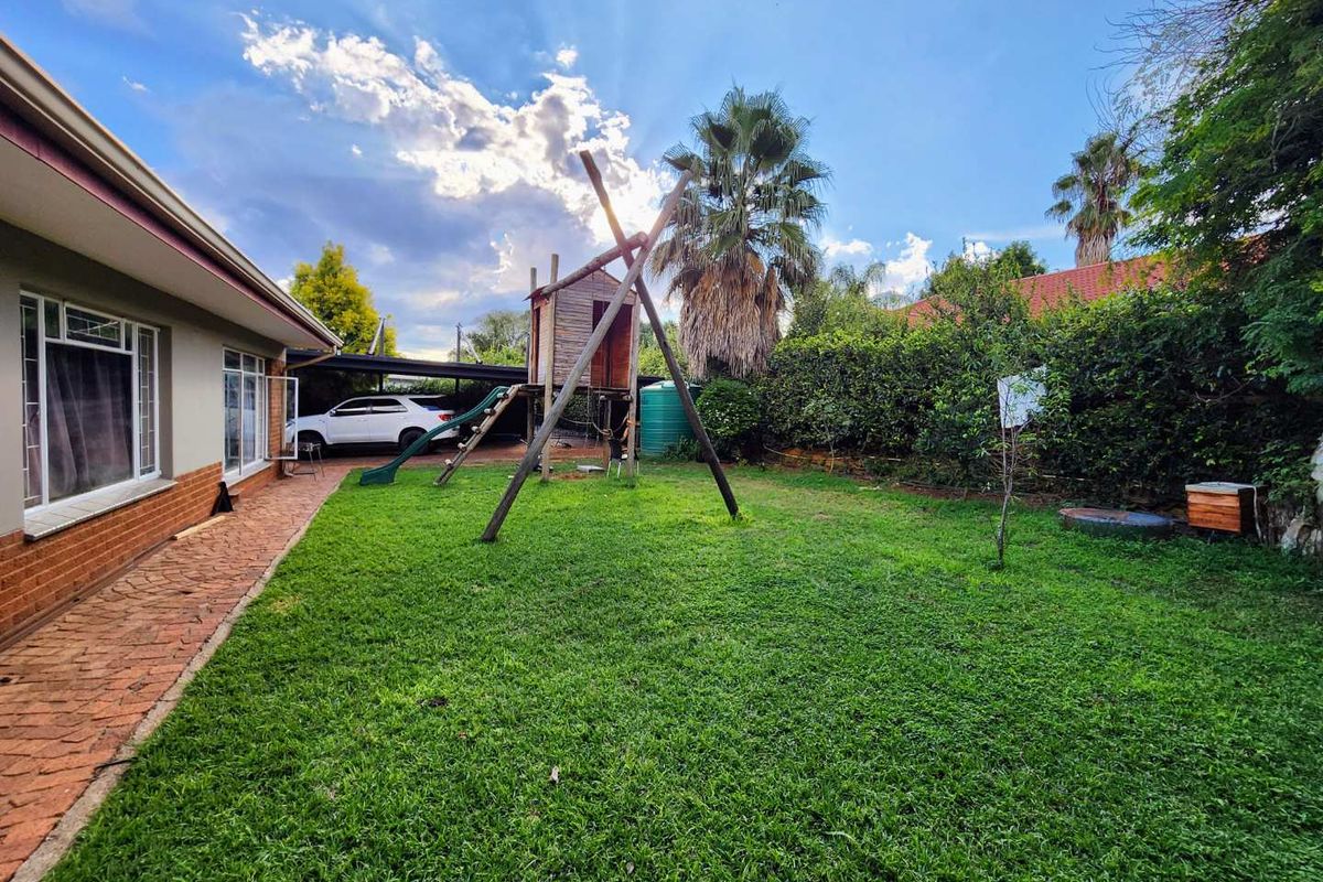 Stunning 4-Bedroom Off-The-Grid Home - Photo 2