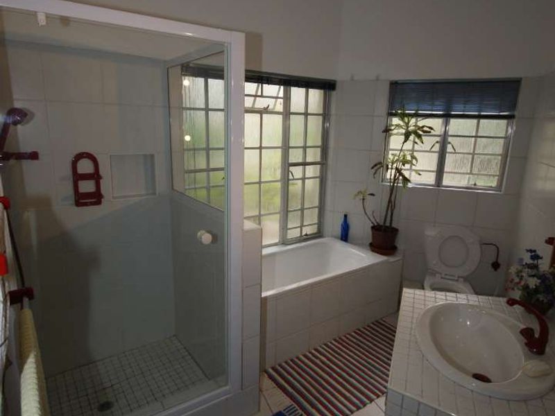 Spacious & Well Maintained Residence in Klein Windhoek - Photo 6