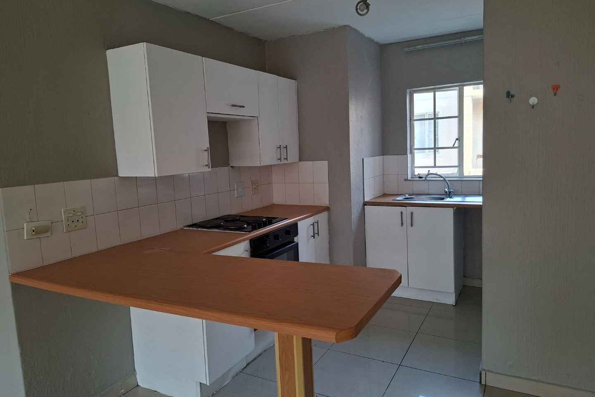 2 Bedroom Groundfloor Apartment ideal for first timer buyer or investor - Photo 3