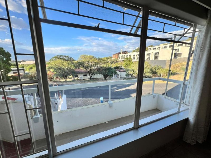 Fully Furnished North Facing Apartment in Secure Windhoek Complex - Photo 3