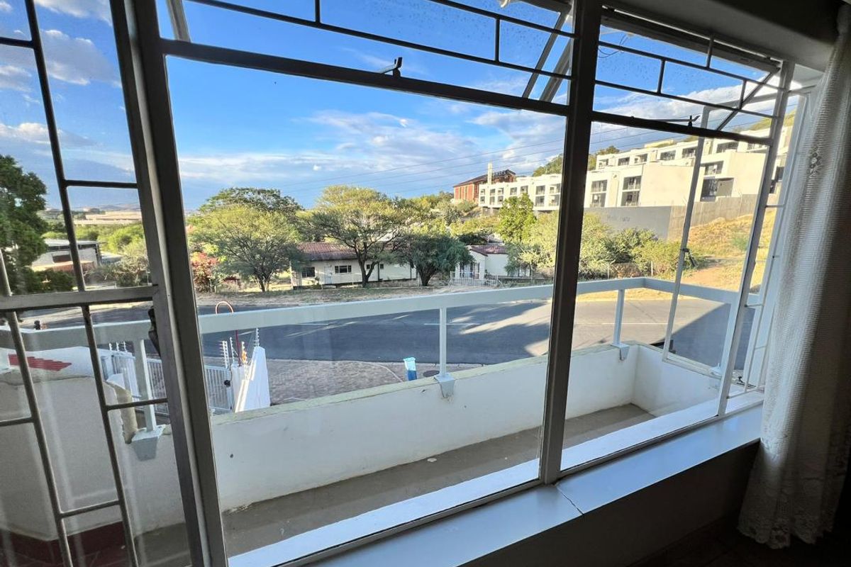 Fully Furnished North Facing Apartment in Secure Windhoek Complex - Photo 3