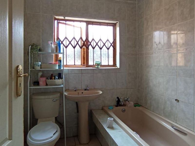 3 Bedroom House for Sale in Soshanguve, Pretoria - Photo 9