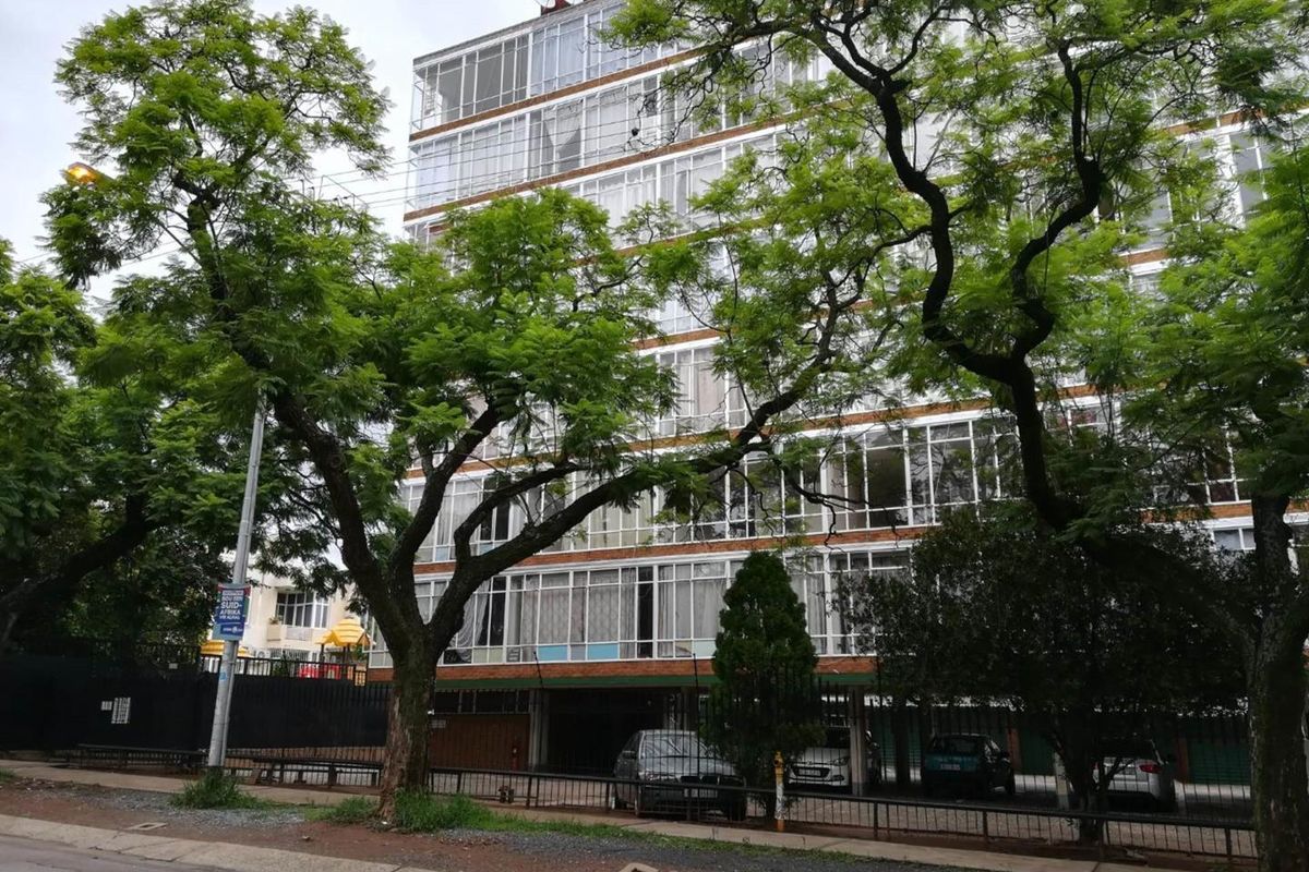 A BACHELOR FLAT TO RENT IN SUNNYSIDE - Photo 2