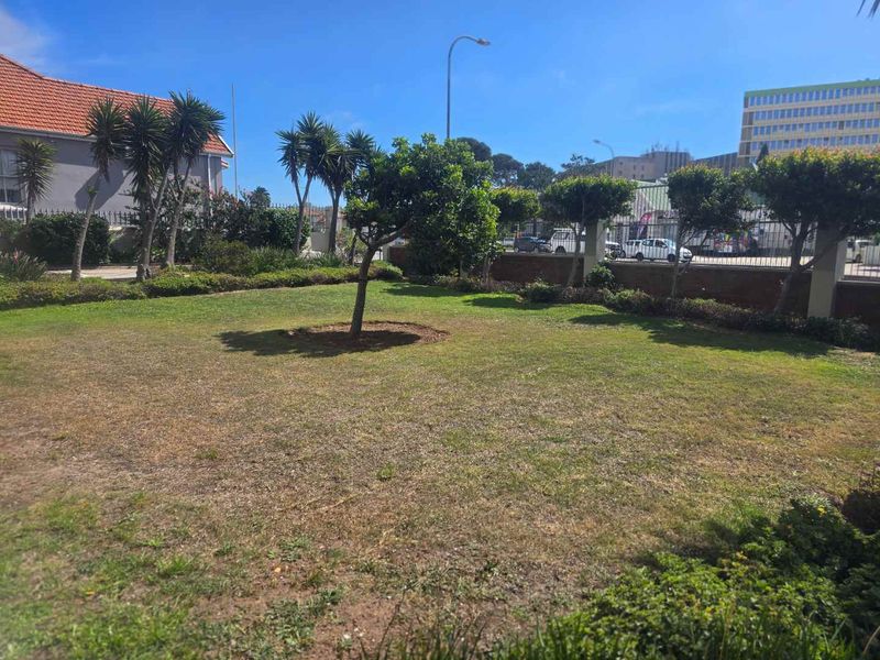 Lock-up-and-go convenience in the heart of Port Elizabeth - Photo 2