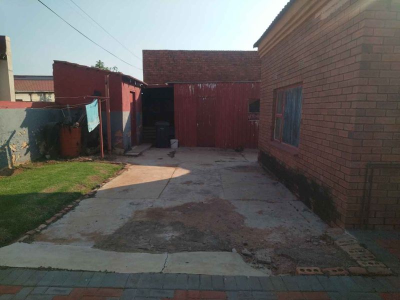 3 bedrooms house for sale in Soshanguve BB - Photo 9