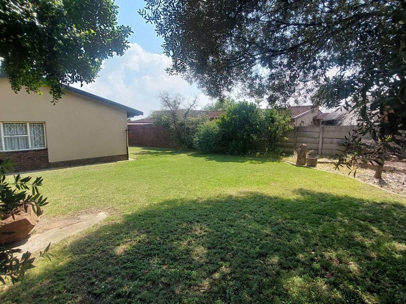 Your Dream Home Awaits: Comfort, Style & Safety! - Photo 9