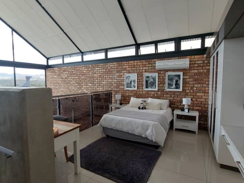 SPACIOUS LUXURY TOWNHOUSE FOR THE EXECUTIVE - Photo 3