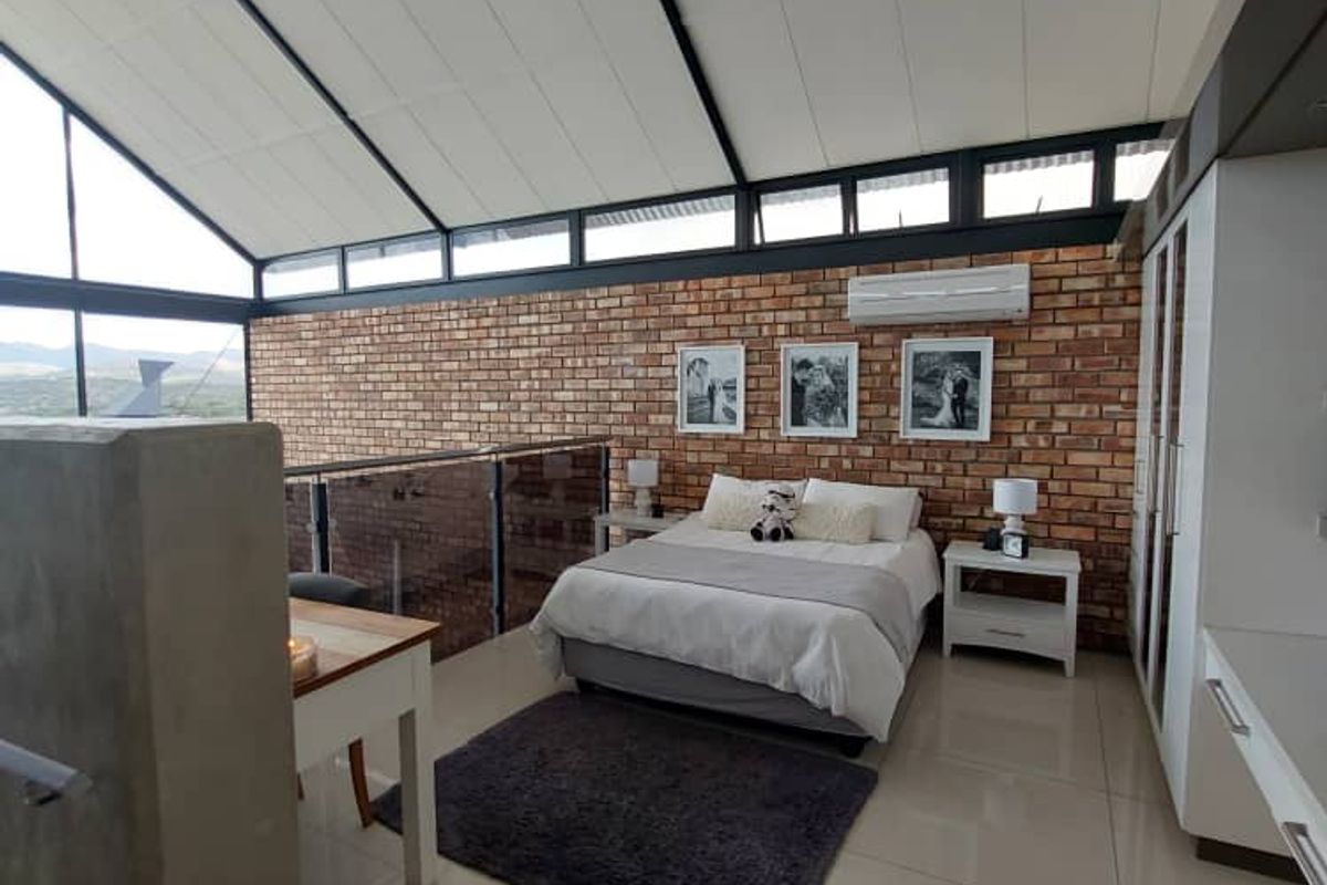 SPACIOUS LUXURY TOWNHOUSE FOR THE EXECUTIVE - Photo 3