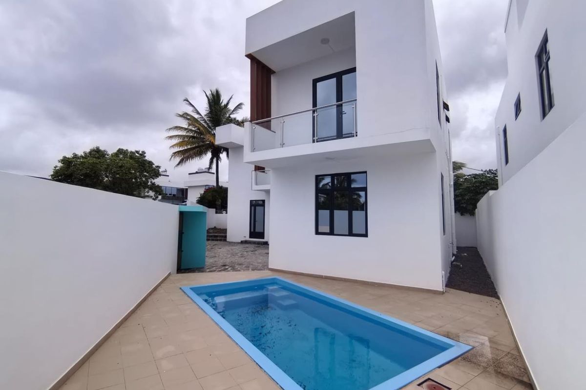 Welcome to Trou Aux Biches: Modern 4-Bedroom Villa with Pool - Photo 2