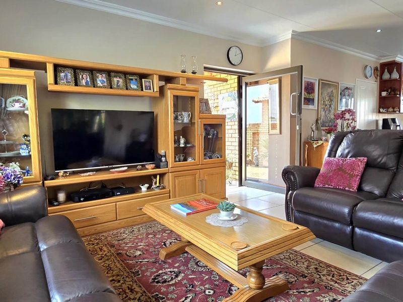 3 Bedroom Cluster for sale in New Redruth - Photo 3