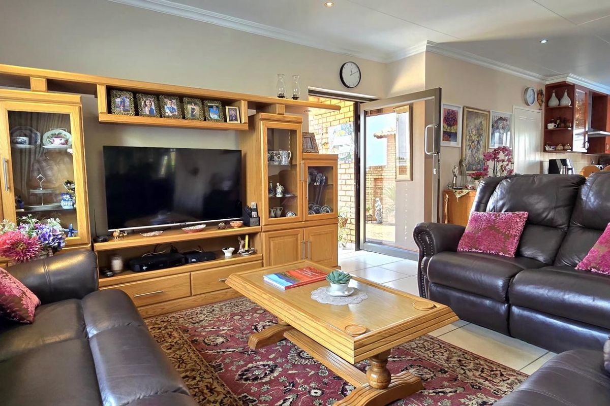 3 Bedroom Cluster for sale in New Redruth - Photo 3