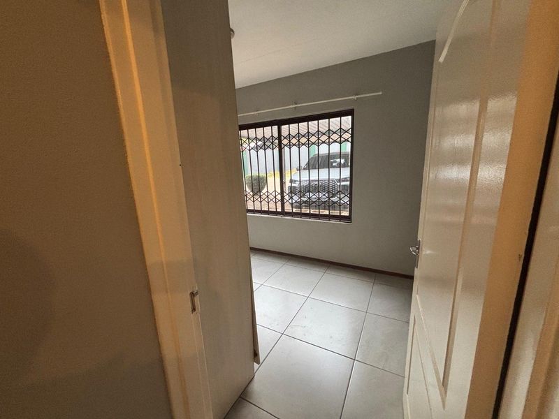2-Bedroom Ground-Floor Apartment with Private Garden - Photo 10