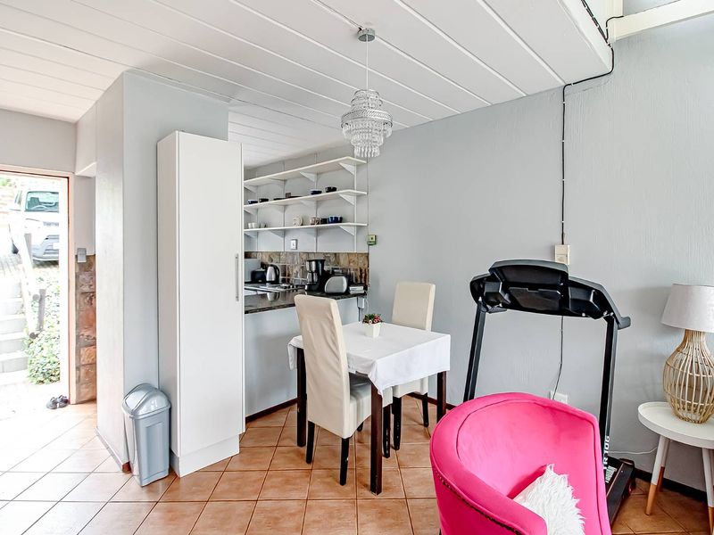 Cosy 2 bedroom unit in pet-free complex - Photo 7