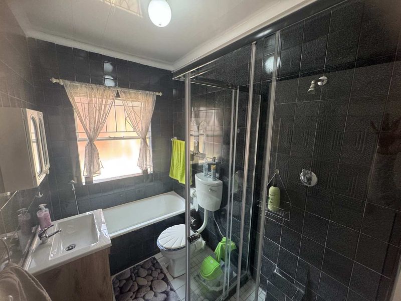 Family Home for sale - Photo 9