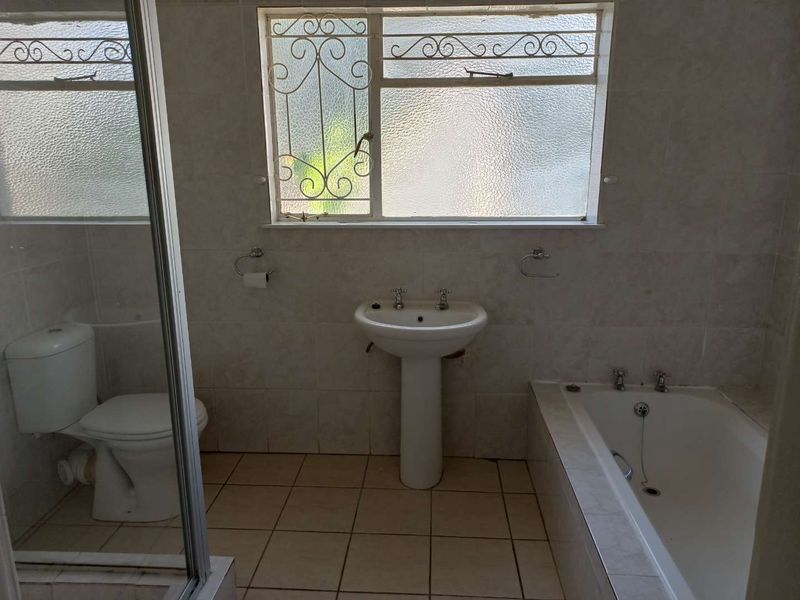 Lovely family home in a very popular area! - Photo 4