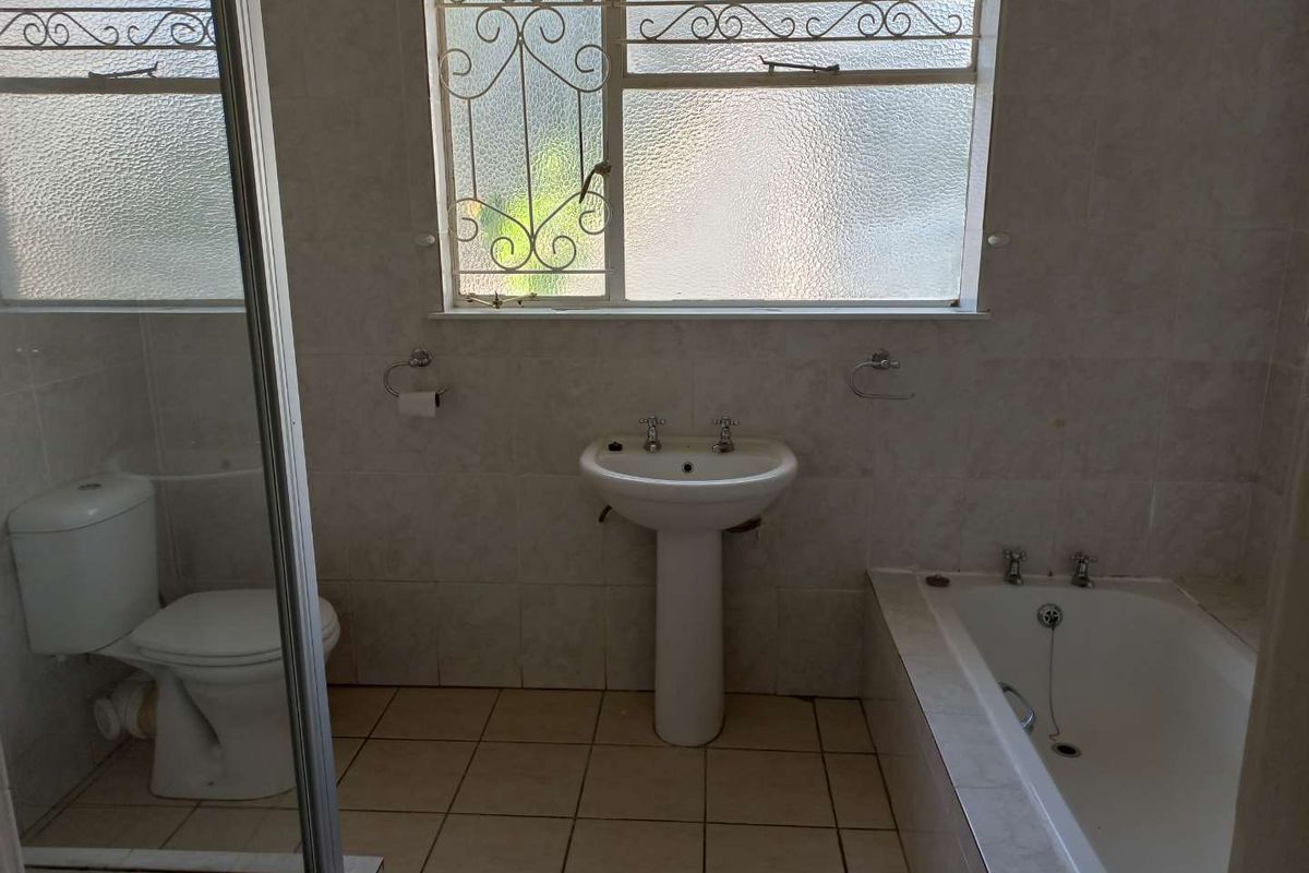 Lovely family home in a very popular area! - Photo 4